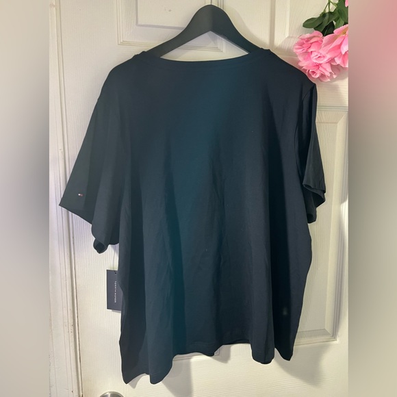 Tommy Hilfiger Plus top - Picture 2 of 3